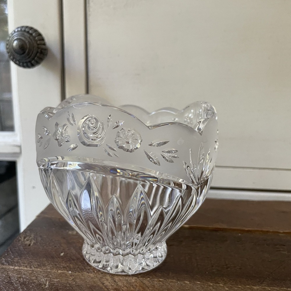 Oneida Southern Garden Crystal Candy Dish Frosted‎ Rose Design Table Decor Nice!